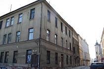 Dům leží na lukrativním místě krajského města – na rohu Jakubského náměstí a ulice U Mincovny.