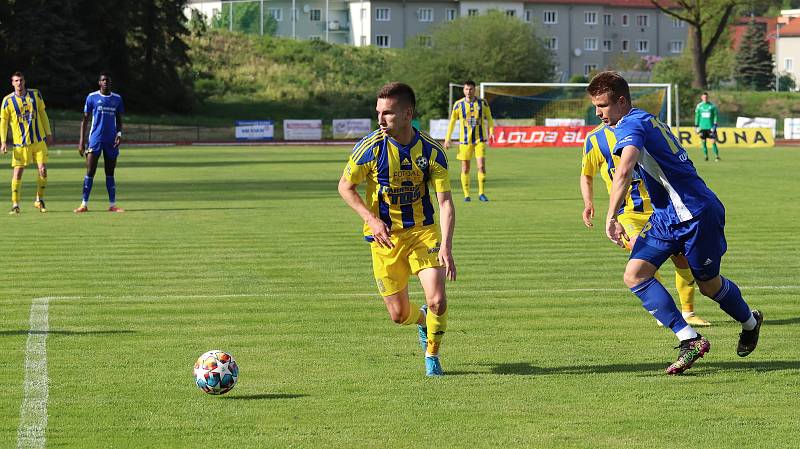 V závěrečném kole letošního ročníku FORTUNA:NÁRODNÍ LIGY přivezli fotbalisté Jihlavy (v modrém) z Varnsdorfu bod za remízu 0:0.