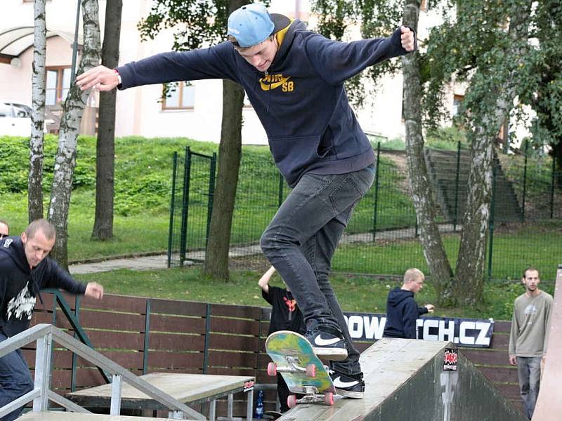 Pro vyznavače skateboardingu je prkno samozřejmostí.