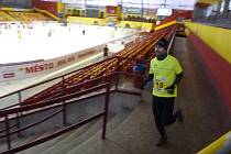 Plánovaná demolice Horáckého zimního stadionu by ovlivnila nejen lední sporty, ale například i tradiční Silvestrovský běh v Jihlavě. Ten totiž vede mimo jiné i po ochozech stadionu.