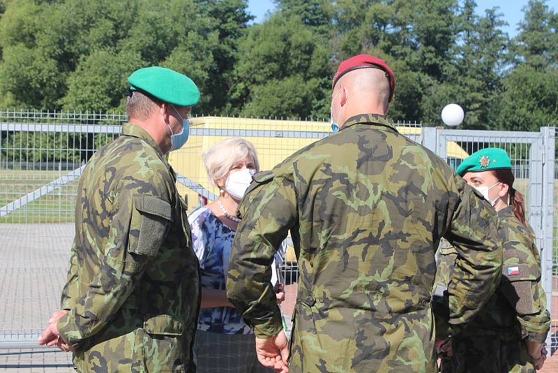 Vojáci přijeli v poslední červencový den dopoledne. Foto: Deník/