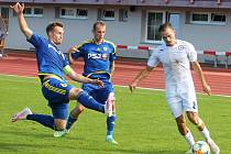 Hráče jihlavského B-týmu (v modrém) nově povede trenér Michal Veselý, který ve funkci hlavního kouče nahradil Michala Kadlece.