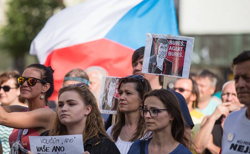 Demonstrace proti Andreji Babišovi na Masarykově  náměstí v Jihlavě.