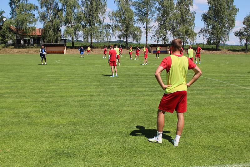 Jihlavští fotbalisté využívají během letní přípravy také hřiště v Antonínově Dole.