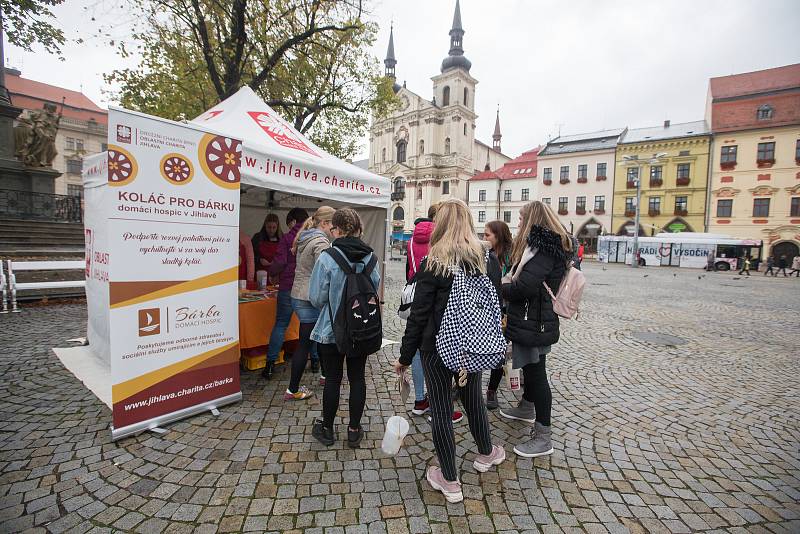 Charitativní prodej koláčů ve prospěch domácího hospicu Bárka.