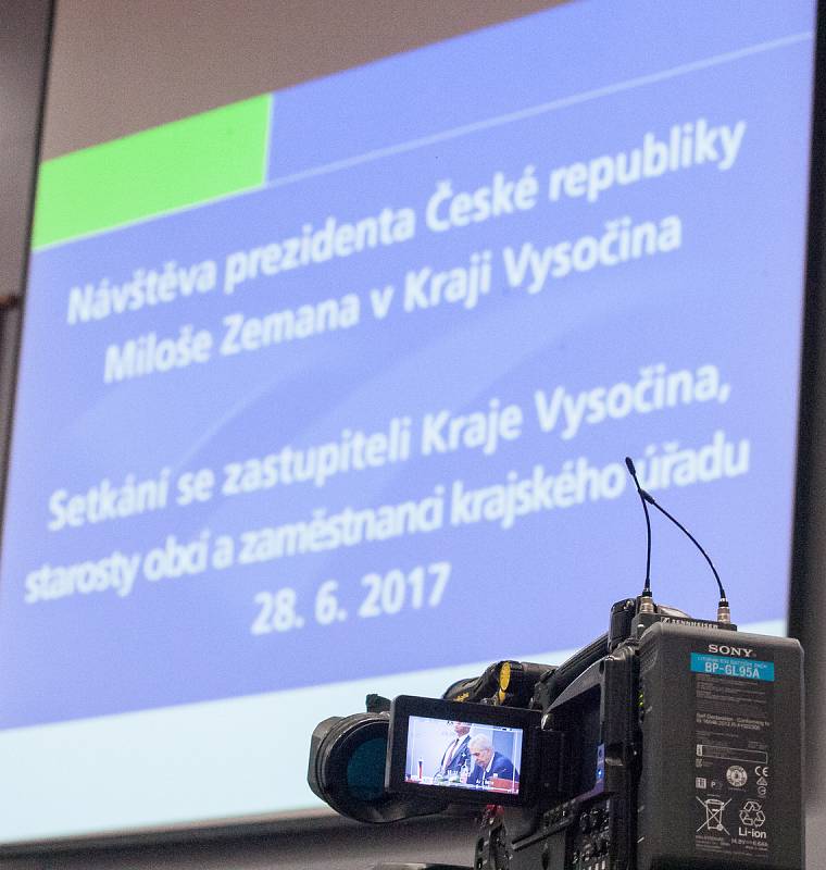 První den návštěvy prezidenta republiky v Kraji Vysočina. Setkání se zastupitely na Krajském úřadě.