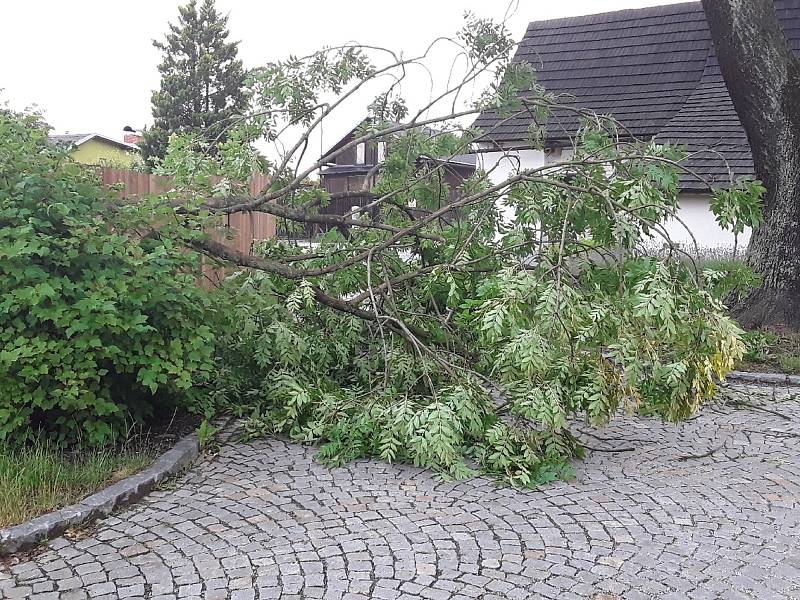 Bouře se prohnaly přes Moravu i Vysočinou. Zanechaly po sobě spoušť.