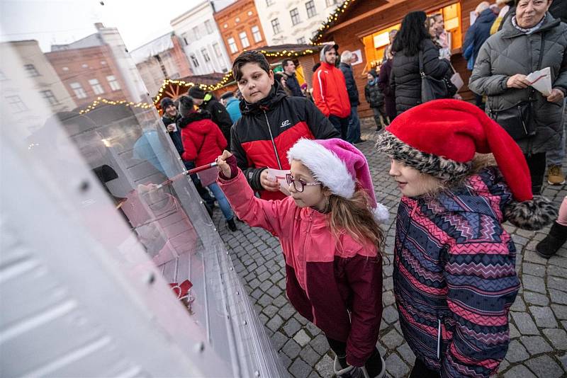 Nedělním rozsvícením vánočního stromu začal advent také v Jihlavě.