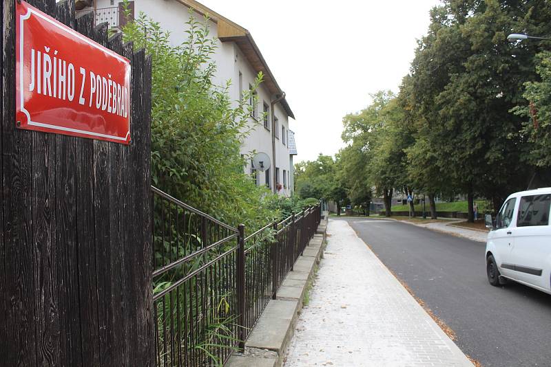 Ulice Jiřího z Poděbrad byla neprůjezdná více než čtyři roky. Opět se otevřela v pondělí pátého září.