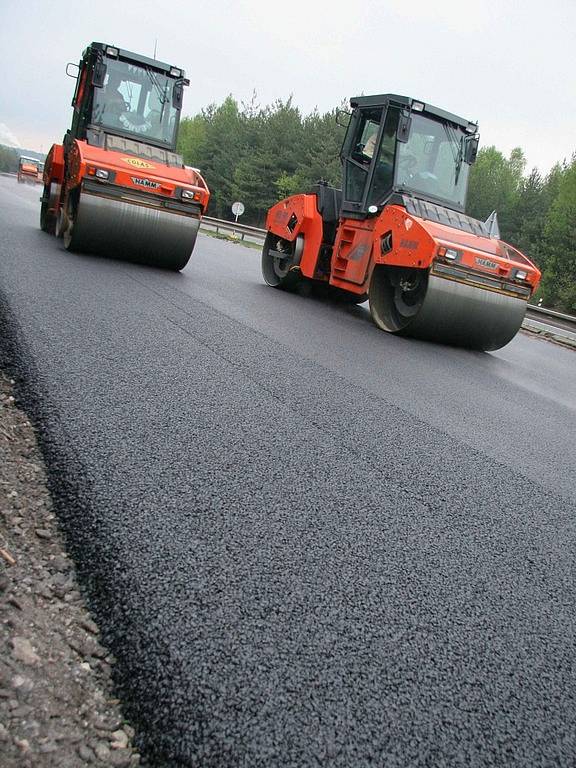 Úsek, který navádí řidiče na dálnici D1 ve směru na Prahu už dostal nový koberec.