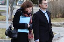 Obvinění lékaři Hana Bartošová a Pavel Vlachý mířili v únoru k jihlavskému soudu, kde se zodpovídali ze smrti ročního chlapečka.