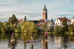 Paddleboardy umožní plout i na místa, kde se běžná loďka nedostane.