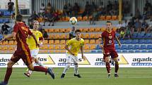 Utkání 4. kola FORTUNA:NÁRODNÍ LIGY mezi Jihlavou (ve žlutém) a Duklou Praha (1:0).