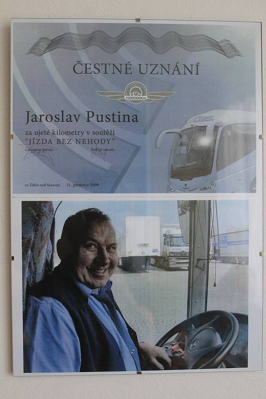 Ač byl zejména sportovně talentovaný, uměl to Jaroslav Pustina i za volantem autobusu.