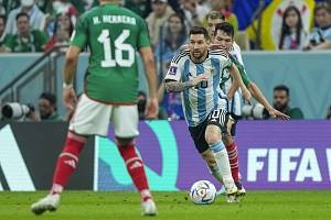 Dotáhne Lionel Messi (uprostřed u míče) fotbalisty Argentiny po šestatřiceti letech k dalšímu titulu světových šampionů? Někteří trenéři z Vysočiny by mu to přáli.