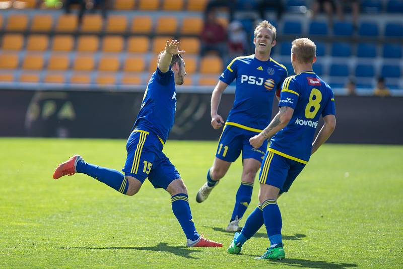 Utkání 25. kola FNL mezi FC Vysočina Jihlava a FK Fotbal Třinec.