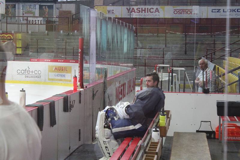 David Rittich během tréninku s hokejisty Dukly Jihlava.