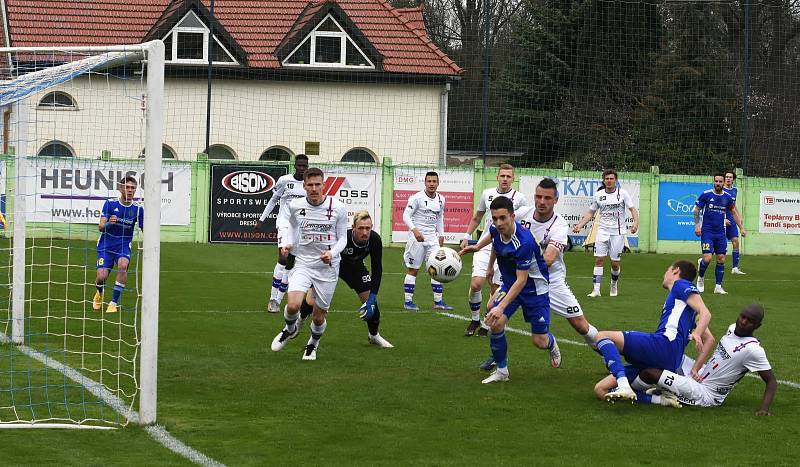 Druholigové utkání mezi Líšní (ve světlém) a Jihlavou skončilo výhrou brněnského  musžtva 2:0.