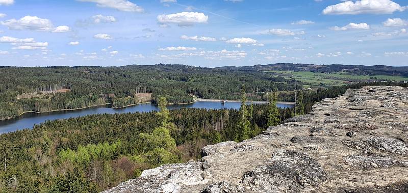 Zřícenina hradu Landštejn je směsicí několika architektonických slohů. Návštěvníci si zde přijdou na své.