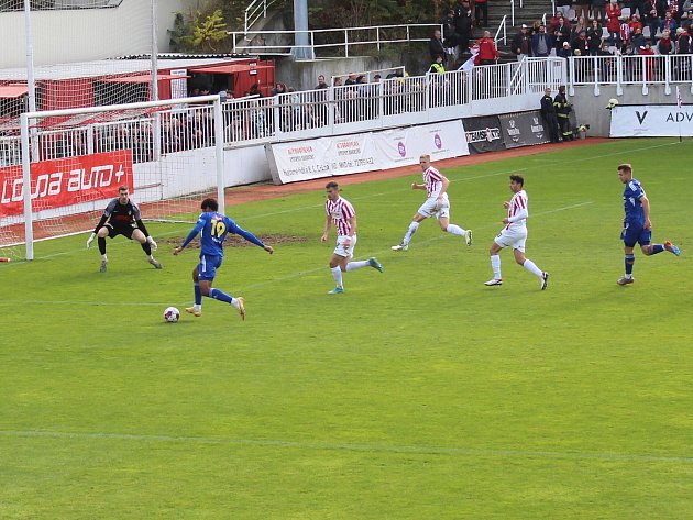 V patnáctém kole F:NL vyhráli jihlavští fotbalisté (v modrém) na hřišti Viktorie Žižkov 2:0 (1:0).