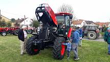 V Třeštici se konal oblíbený sraz traktorů Zetor. K vidění bylo přes sto Zetorů.