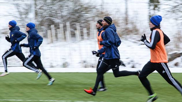 Sníh, vítr, fotbal. Jihlavští fotbalisté zahájili zimní přípravu na náročné jaro.