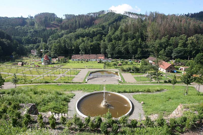 Nedvědice 17.7.2020 - obnova vrchnostenské okrasné zahrady na hradě Pernštejn