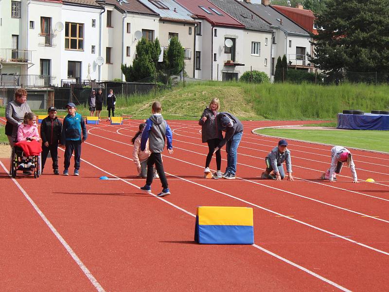 Na jihlavském stadionu Na Stoupách proběhl sportovní den pro handicapované děti, který jako již tradičně uspořádal FC Vysočina Jihlava pro Základní školu speciální a Praktickou školu Jihlava.