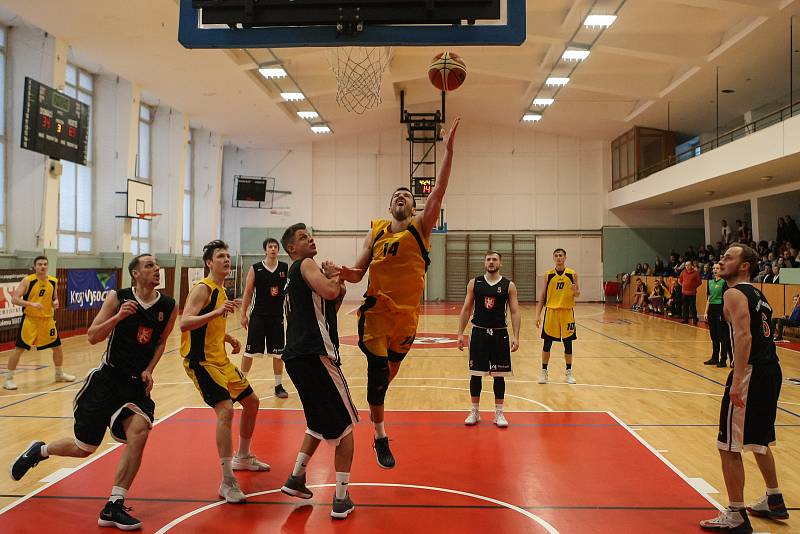 Basketbalové utkání mezi BC Vysočina a Královští sokoli.