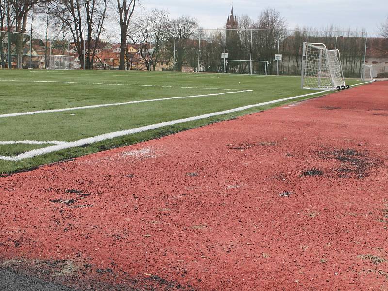 Hřiště u telčských škol na Hradecké ulici.