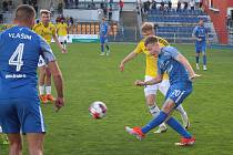 Utkání druhé fotbalové ligy mezi Jihlavou (ve žlutém) a Vlašimí skončilo smírně 1:1 (0:1).