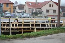 Práce na mostech v Lukách nad Jihlavou by měly být do konce listopadu hotové.