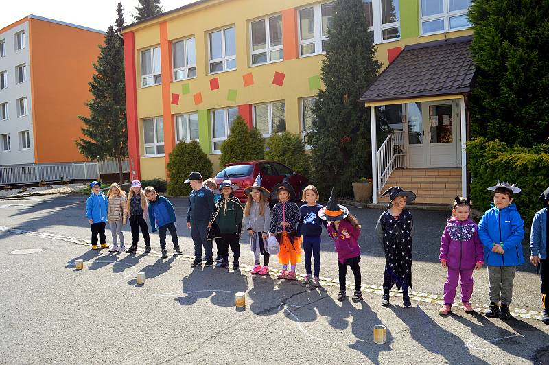 Oslava čarodějnic v mateřské škole v Břeclavi na Okružní ulici.