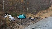 Policejní potápěči hledali pod hladinou Želivky další důkazy