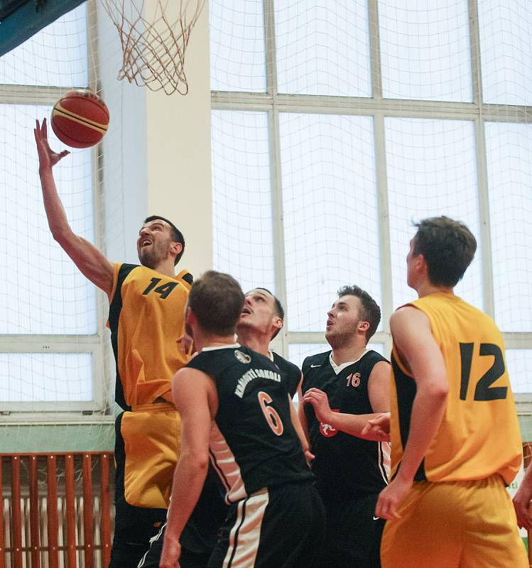 Basketbalové utkání mezi BC Vysočina a Královští sokoli.