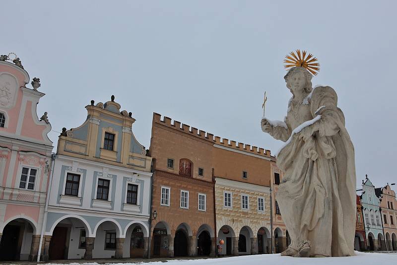 Historická Telč je krásná v každém ročním období. Takhle vypadá, když zapadne sněhem.