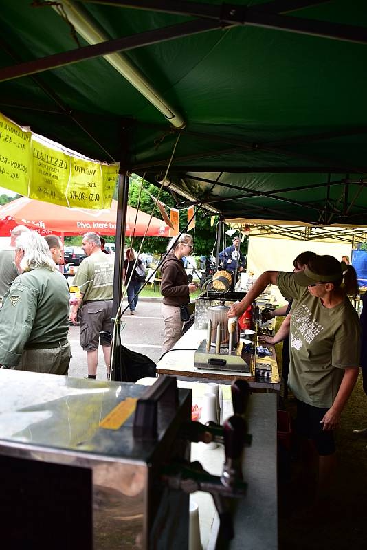 Příznivci starých džípů a bluegrass se sešli v Lukách nad Jihlavou. A bavili se náramně.