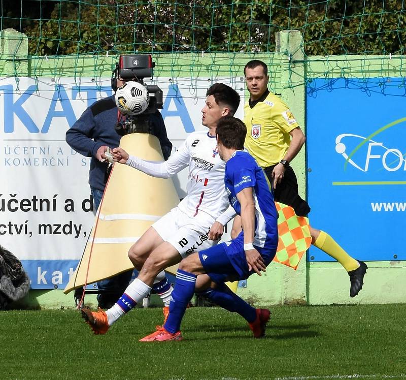 Druholigové utkání mezi Líšní (ve světlém) a Jihlavou skončilo výhrou brněnského  musžtva 2:0.