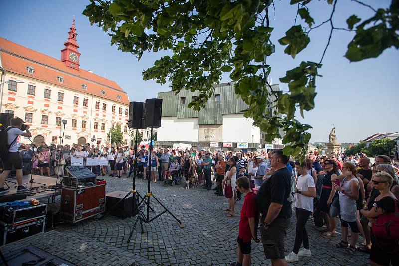 Demonstrace proti Andreji Babišovi na Masarykově  náměstí v Jihlavě.