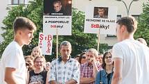 Na Masarykově náměstí v Jihlavě se 5. června sešli lidé na demonstraci proti premiérovi Andreji Babišovi a chystané vládě s podporou komunistů.