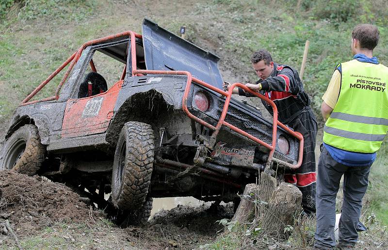 Pístovské mokřady nedaleko Jihlavy se staly v sobotu 20. září 2014 dějištěm stejnojmenné akce. Kola terénních automobilů rozrývaly bahno v bývalém vojenském areálu, na čemž se už dříve dohodli ochránci přírody s nadšenci pro offroad. Rozrývání půdy pomáhá