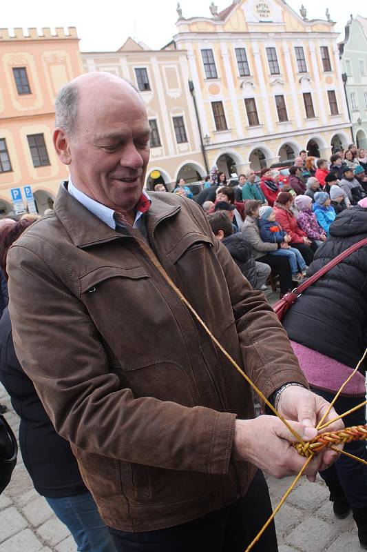 Vítání svátků jara na náměstí Zachariáše z Hradce.