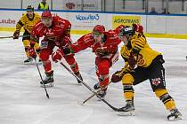Ve středečním utkání Chance ligy doma podlehli hokejisté Dukly Jihlava (ve žlutých dresech) mužstvu Prostějova 3:5.
