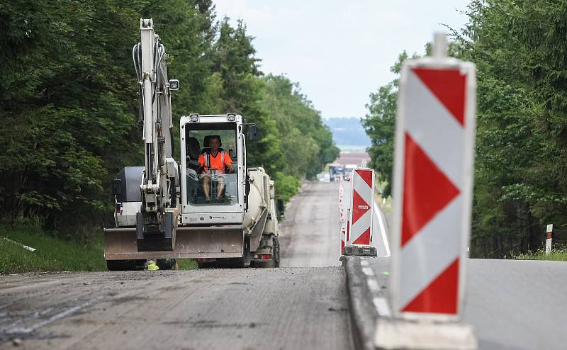 Rekonstrukce silnice č. 38 mezi Stonařovem a Dlouhou Brtnicí.