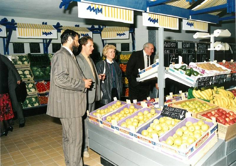 První supermarket v tehdejším Československu otevřel v červnu 1991 v Jihlavě nizozemský maloobchodní řetězec Ahold v místě dnešního supermarketu Albert.