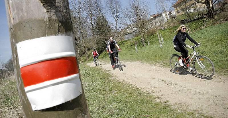 Cyklostezka Jihlava – Třebíč – Raabs  se v neděli dopoledne otevřela veřejnosti. Slavnostní akt si v Jihlavě na Masarykově náměstí a u základního kamene cyklostezky v Křižíkově ulici pod Brněnským mostem nenechalo ujít na pět set cyklistů.