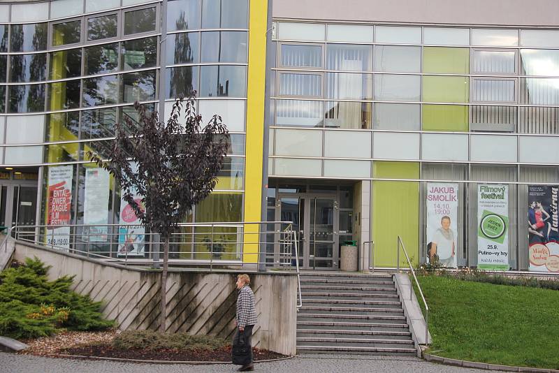 Kino ve velkém sálu kulturního domu ve Žďáru nad Sázavou.