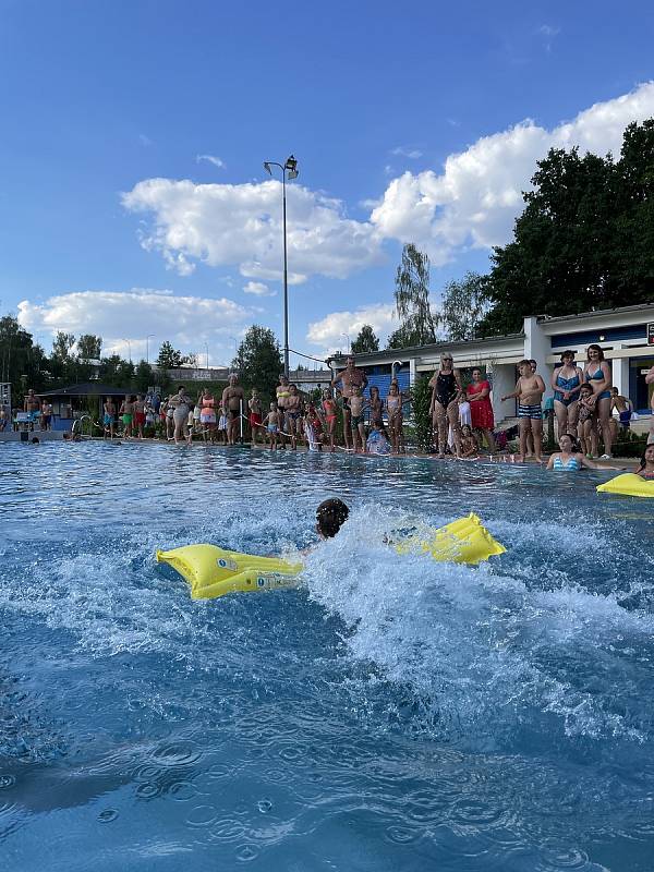 Tým Hitrádia Vysočina projel v létě koupaliště napříč celou Vysočinou.