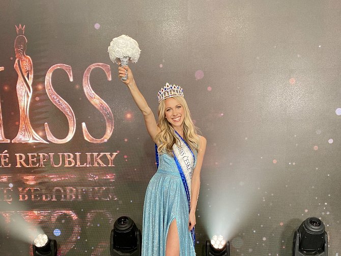 Finále soutěže Miss ČR 2020 bylo pro Simonu Šimkovou úspěšné - získala dvě korunky.