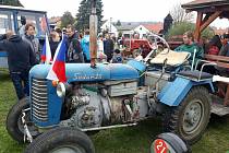 V Třeštici se konal oblíbený sraz traktorů Zetor. K vidění bylo přes sto Zetorů.